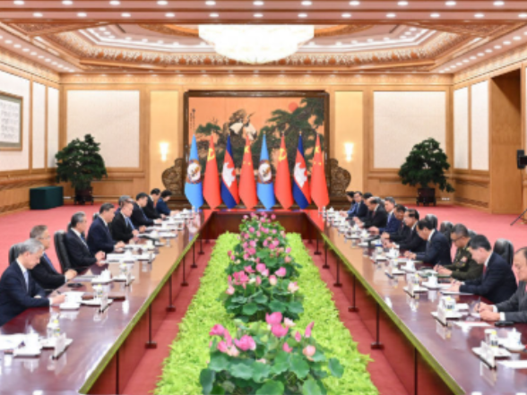 独家视频丨习近平会见洪森：共守和平、共谋发展、共创繁荣，扎实推进中柬命运共同体建设