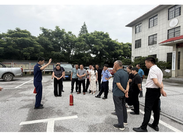筑牢安全防线 共建平安社区——擂鼓台社区开展消防知识培训演练活动