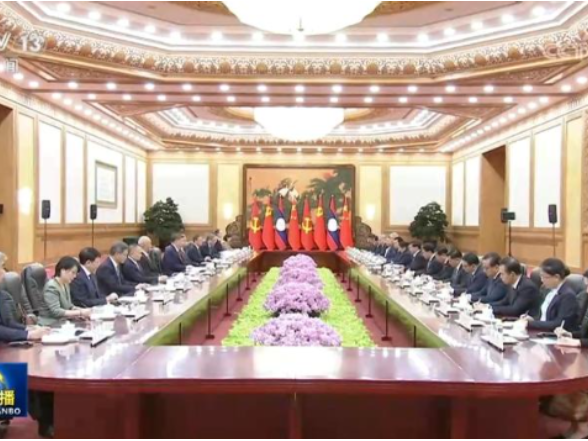 习近平同老挝人民革命党中央总书记、国家主席通伦举行会谈