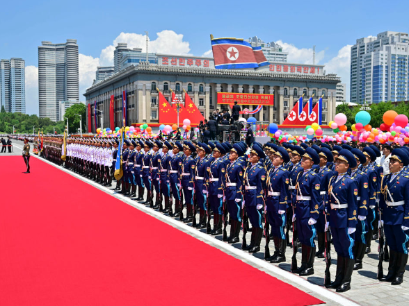 高清大图｜习近平访问朝鲜 朝方举行盛大欢迎仪式