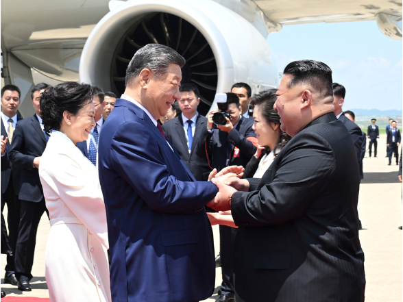 央视网|习近平抵达平壤开始对朝鲜进行国事访问