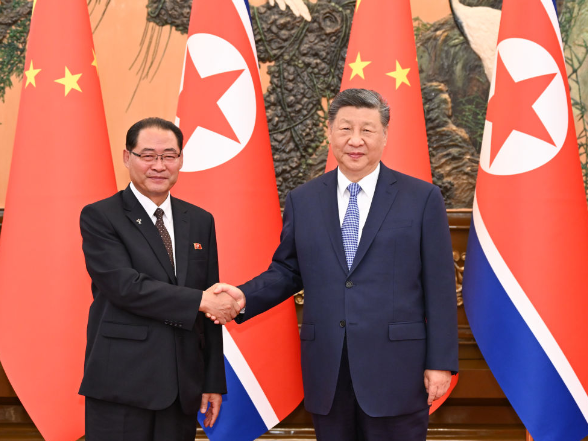 习近平会见朝鲜内阁总理朴泰成