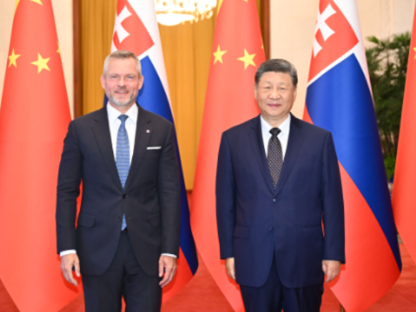 习近平同斯洛伐克总统佩列格里尼会谈
