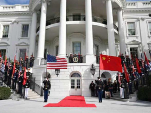 习近平出席美国总统特朗普举行的欢迎仪式