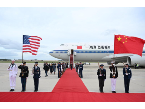 习近平主席抵达华盛顿 80秒看美方高规格迎接