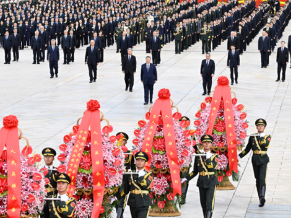 烈士纪念日向人民英雄敬献花篮仪式在京隆重举行 习近平等党和国家领导人出席