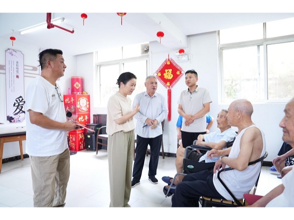 蒋春艳开展“八一”走访慰问活动