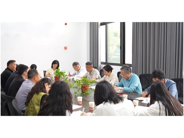 蒋春艳参加云溪街道石峰山社区民情议事会