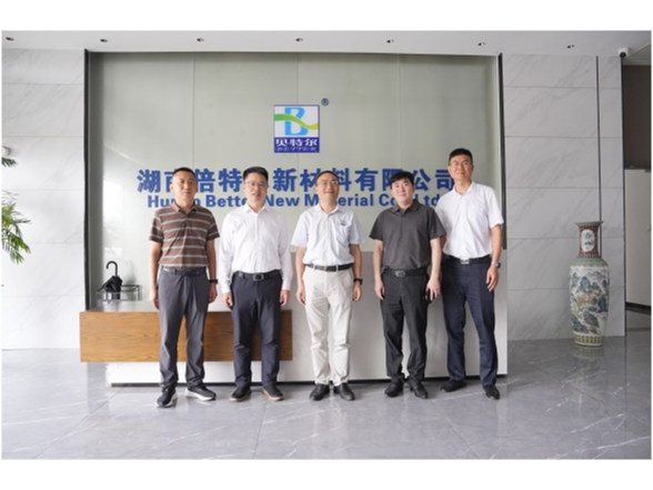 綦小广等区领导走访慰问科技工作者