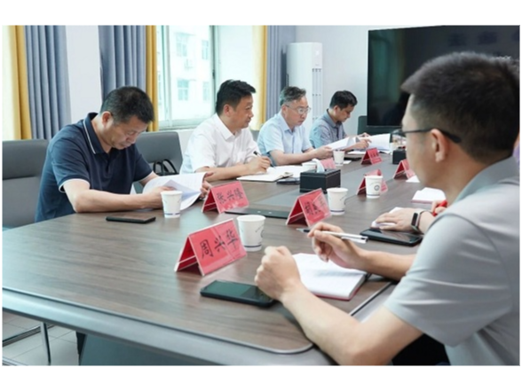 吴国良走访政法系统并听取区党代会报告暨未来五年发展意见征集情况