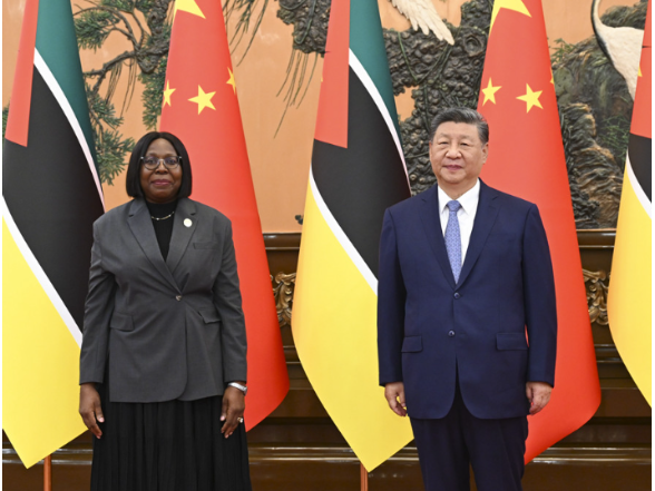 习近平会见莫桑比克总理莱维