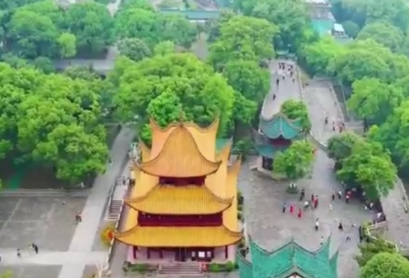 “先天下之忧而忧的楼阁藏着什么秘密？”央视小主播登岳阳楼，带你看懂课本外的岳阳！（来源：央视频）#第四届湖南旅游发展大会 #大美江湖天下岳阳#湖南火辣辣岳阳水灵灵#江湖不远岳阳很近