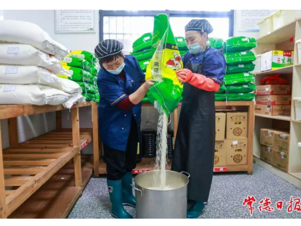 常德日报 | 从“一粒米”推进校园餐建设 临澧保障4万余名学生吃上优质安全餐