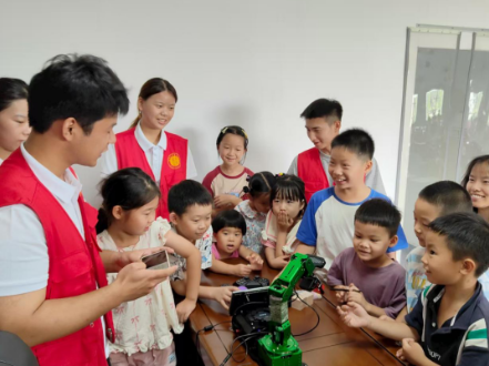 科技筑梦暖童心：高校学子为乡村孩子开启别样 暑期课堂