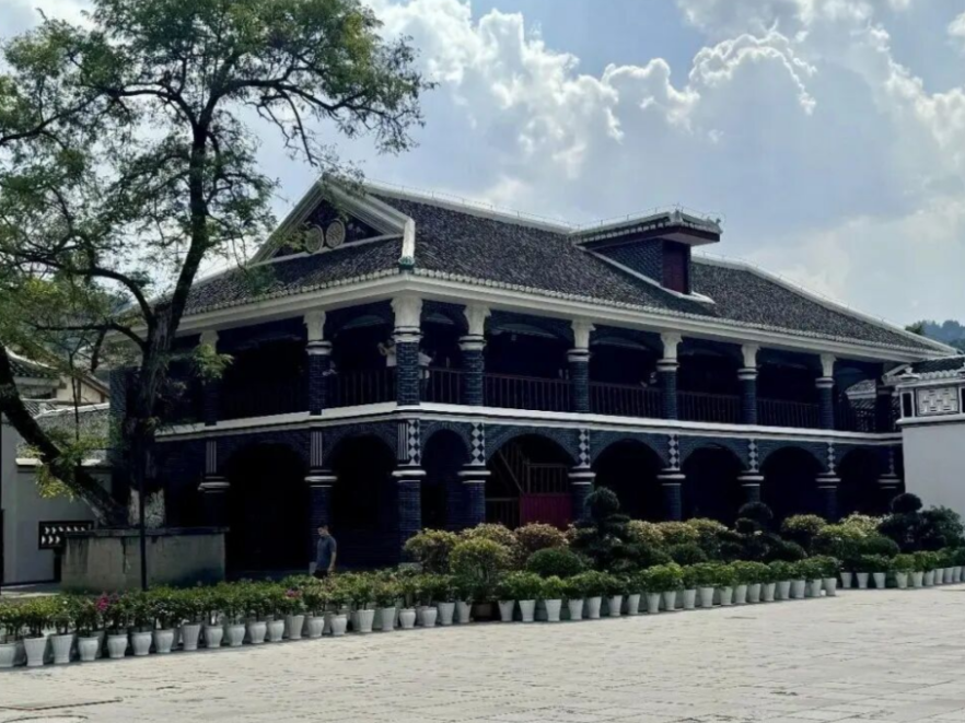 我们的长征路丨从“荒茅田”到“花茂村”