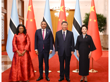 习近平同博茨瓦纳总统博科会谈