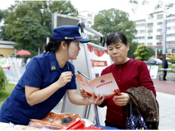 临澧县消防救援局开展第37个国际减灾日宣传活动