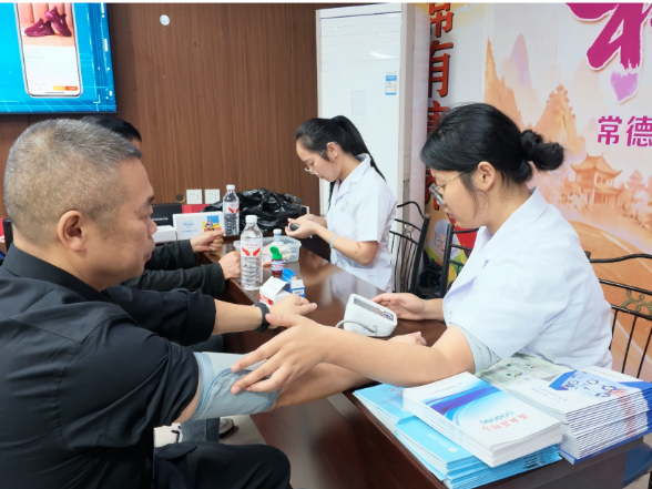 临澧“孝心集市”暖心开市