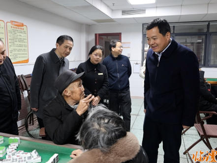 李雨初走访慰问基层群众与先进代表