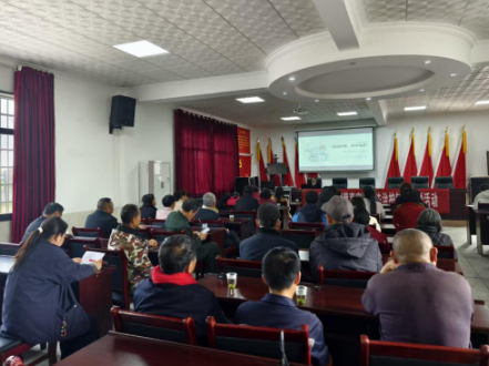 送法进村零距离 家教护航伴童行