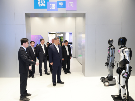 时政微观察丨加快建设网络强国 更好造福国家和人民