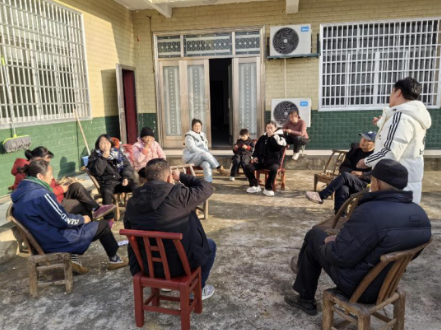 屋场恳谈话两会 惠民春风暖人心 ——停弦渡镇开展全国两会精神微宣讲