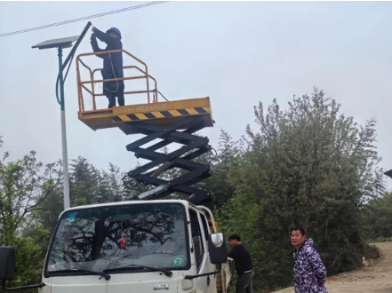 点亮夜间出行路——安福街道叶家庙社区完成路灯集中排查维修