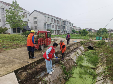 党建引领聚合力 环境整治焕新颜 ——黄陵桥社区抢抓晴好天气开展人居环境大整治