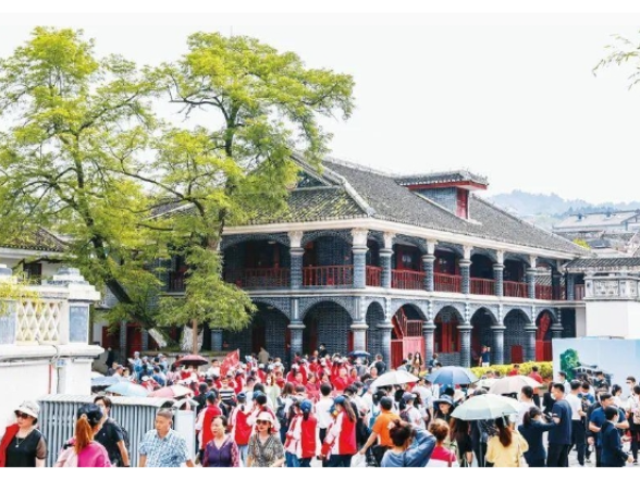 总书记的人民情怀丨“必须抓好基层治理现代化这项基础性工作”