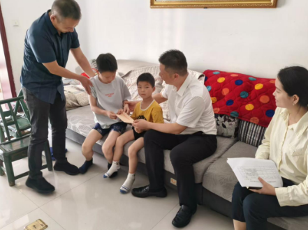 安福街道开展“六一”困难儿童 走访慰问活动