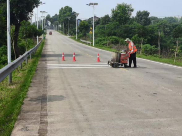 临澧县公路建设养护中心：出行高峰叠加雨水 多措并举护航端午国省干线公路安全