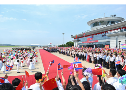 习近平出席金正恩举行的欢送仪式