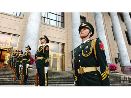 习近平在中共中央政治局第二十七次集体学习时强调 强化政治引领 深化创新发展 高质量推进国防和军队现代