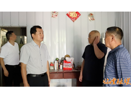 李雨初开展坐班接访活动