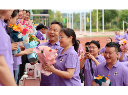 致敬师者！临澧县暖心活动庆祝第42个教师节