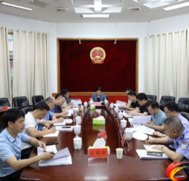 江小忠主持召开县政府常务会议