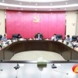 江小忠主持召开县委常委会会议