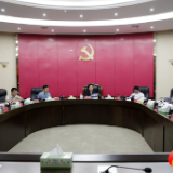 江小忠主持召开县委常委会会议