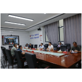 杨红兵专题听取信访维稳工作汇报