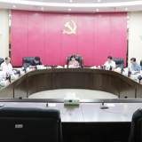 江小忠主持召开县委常委会会议