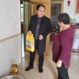 茶陵县虎踞镇开展“冬日送温暖，真情暖心间”活动