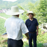 【巩固脱贫攻坚成果】邓元连深入腰潞镇调研指导脱贫攻坚工作