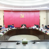江小忠主持召开县委常委会会议