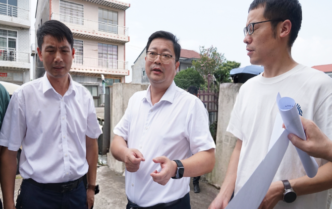 株洲市人大茶陵代表团第二小组视察调研S205茶陵县城至舲舫公路建设情况