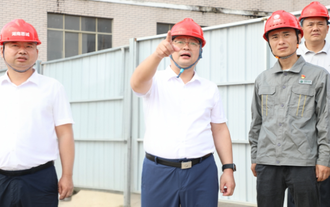  杨红兵调度县级重点民生实事工作