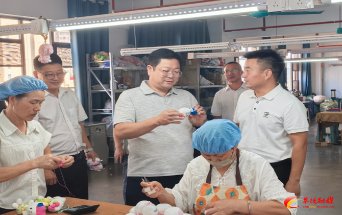 杨红兵调研“四上”企业培育工作