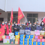 爱心志愿者情暖敬老院