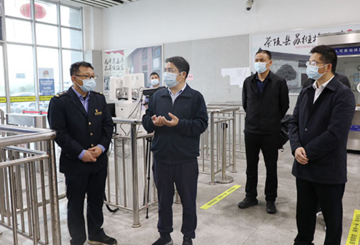 王友文赴中国花湖谷景区现场协调项目建设工作