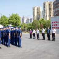 杨红兵开展“八一”走访慰问活动