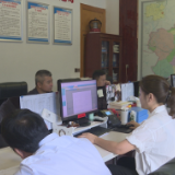 彭永强接听“12345”便民服务热线